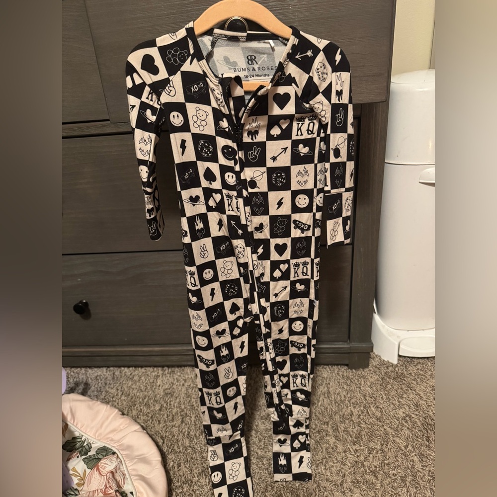Bums & Roses What the spade Romper size 18-24m